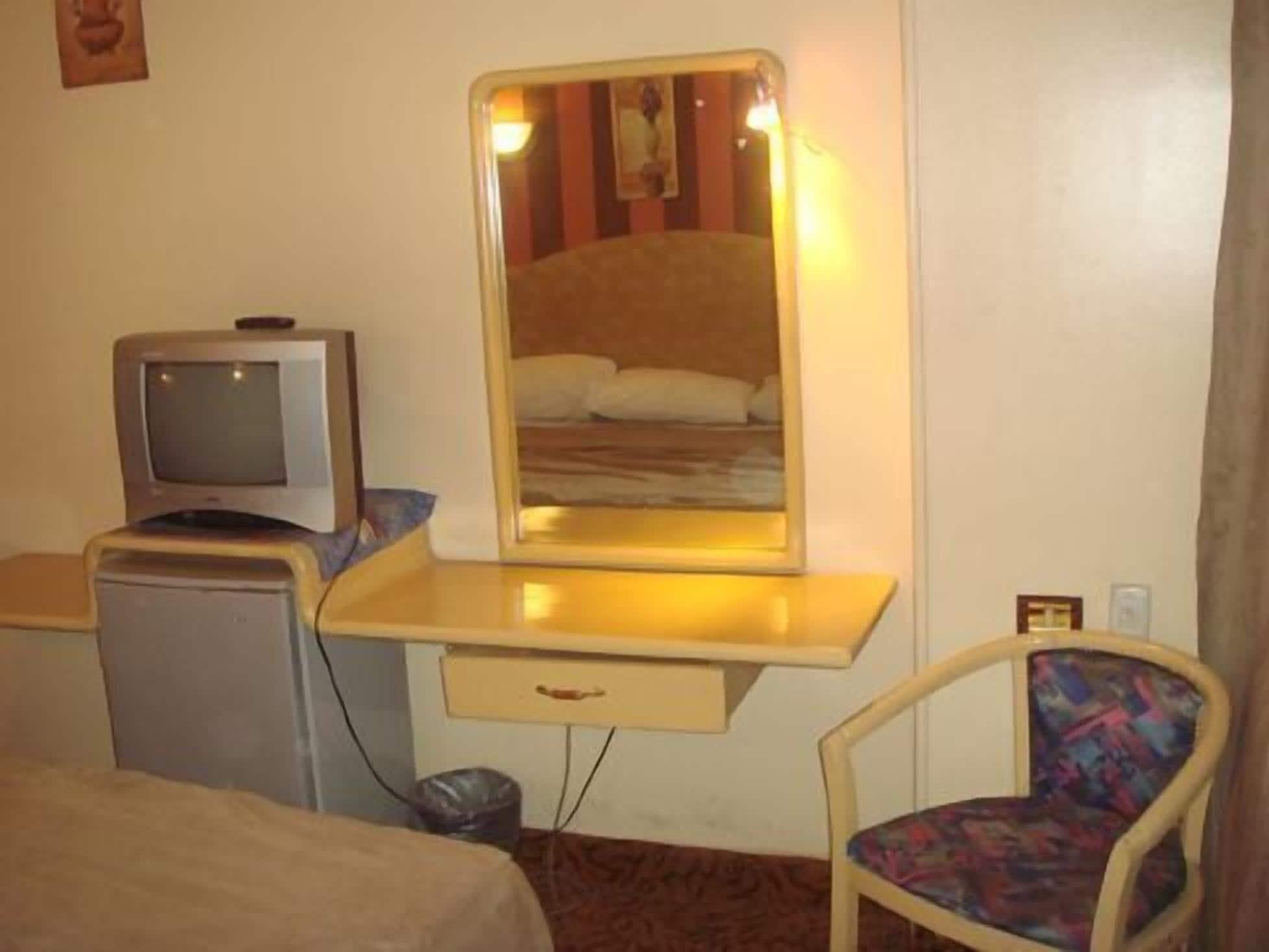 Oasis Hotel Heliopolis Cairo Exterior foto